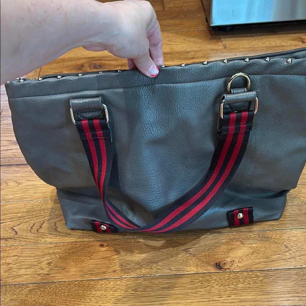 Nila Anthony gray leather bag
